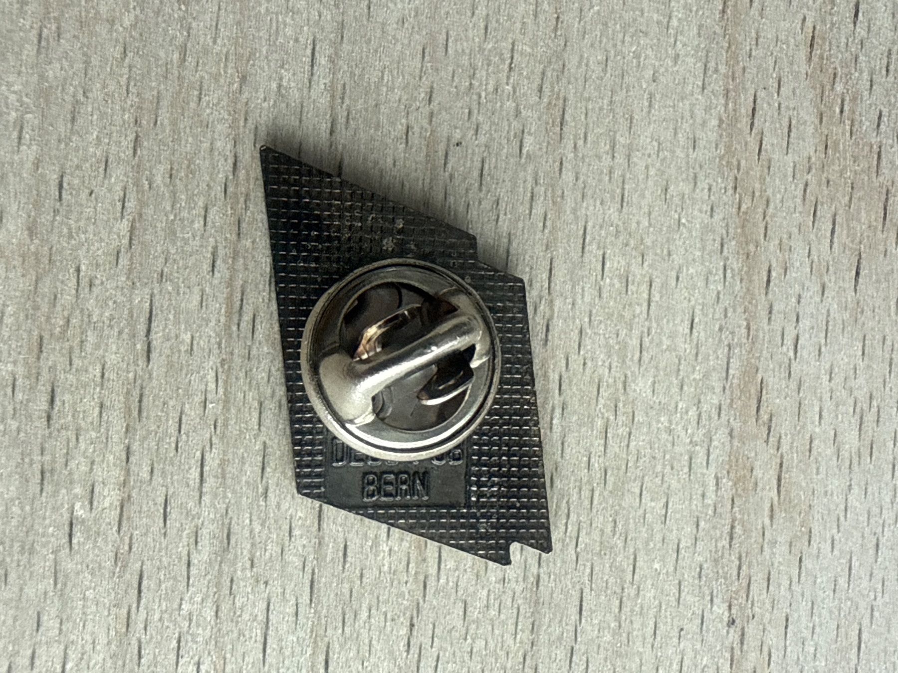 Placchette & Badge: Pin MG Bettlach 1877 – Usato da Glattbrugg venduto da Schweigmatt 1