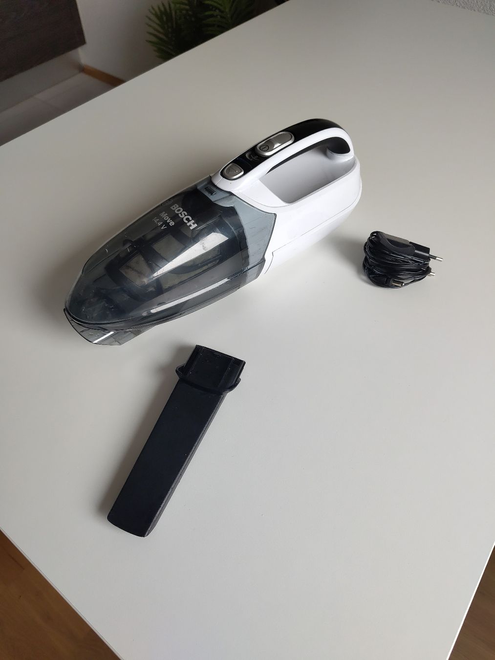 Bosch Staubsauger & Zubehör: BOSCH AKKU STAUBSAUGER – Gebraucht aus Basel von SECOND_LIFE_SHOP 2