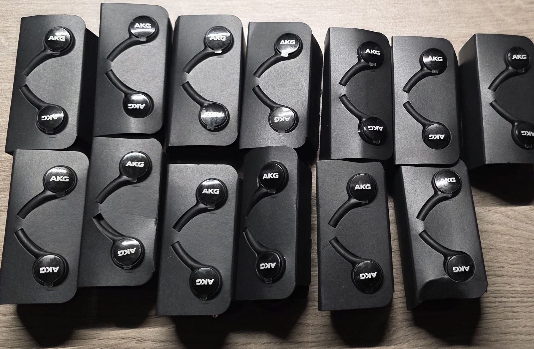 Samsung Kopfhörer: Original AKG In-Ear Kopfhörer pro Stk. -> 12.50.- – Neu und originalverpackt aus Zug von CH-Flohmarkt