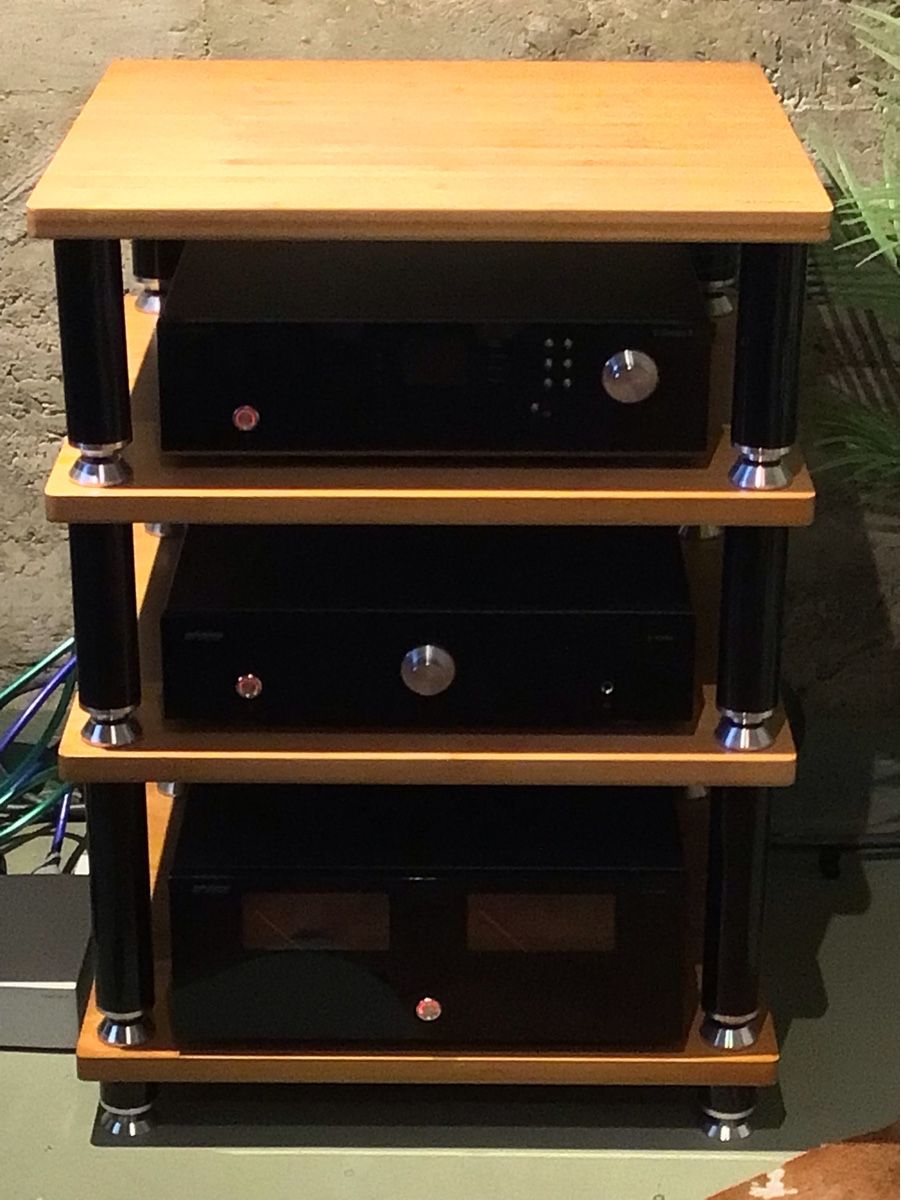 Fixations: Hi-Fi Rack – D'occasion à Sissach par fam_855m