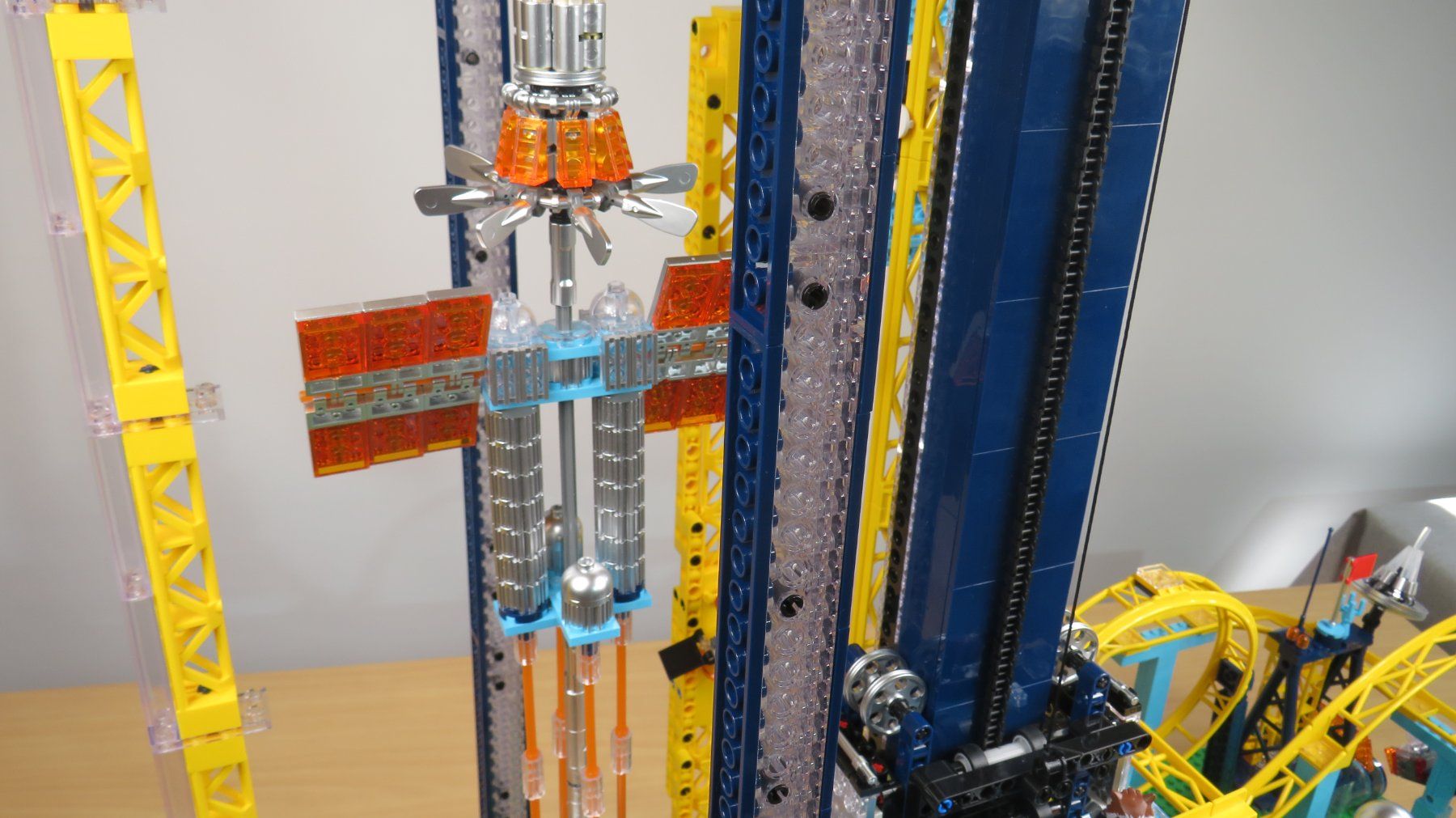 Mould King Kit di costruzioni: MOULD KING-11031-Space Elevator-Riesen-Achterbahn – Nuovo (secondo la descrizione) da Arboldswil venduto da Lubber 8