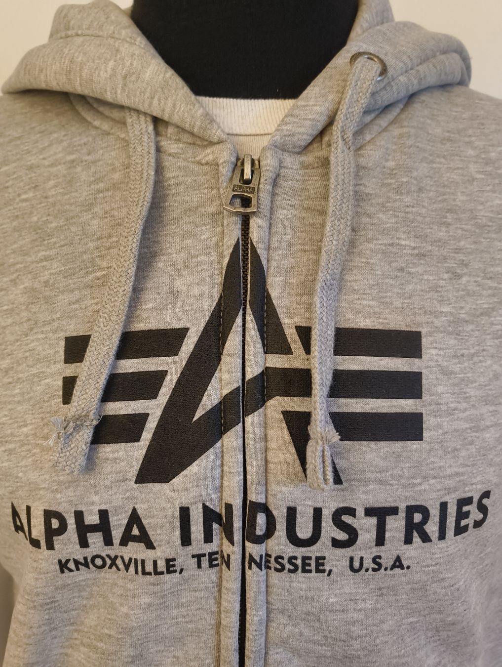 Alpha Industries Maglioni & Felpe: Alpha Industries Basic Zip Hoodie grau Grösse S neu – Nuovo e nell'imballaggio originale da Uitikon Waldegg venduto da PJLS1 1