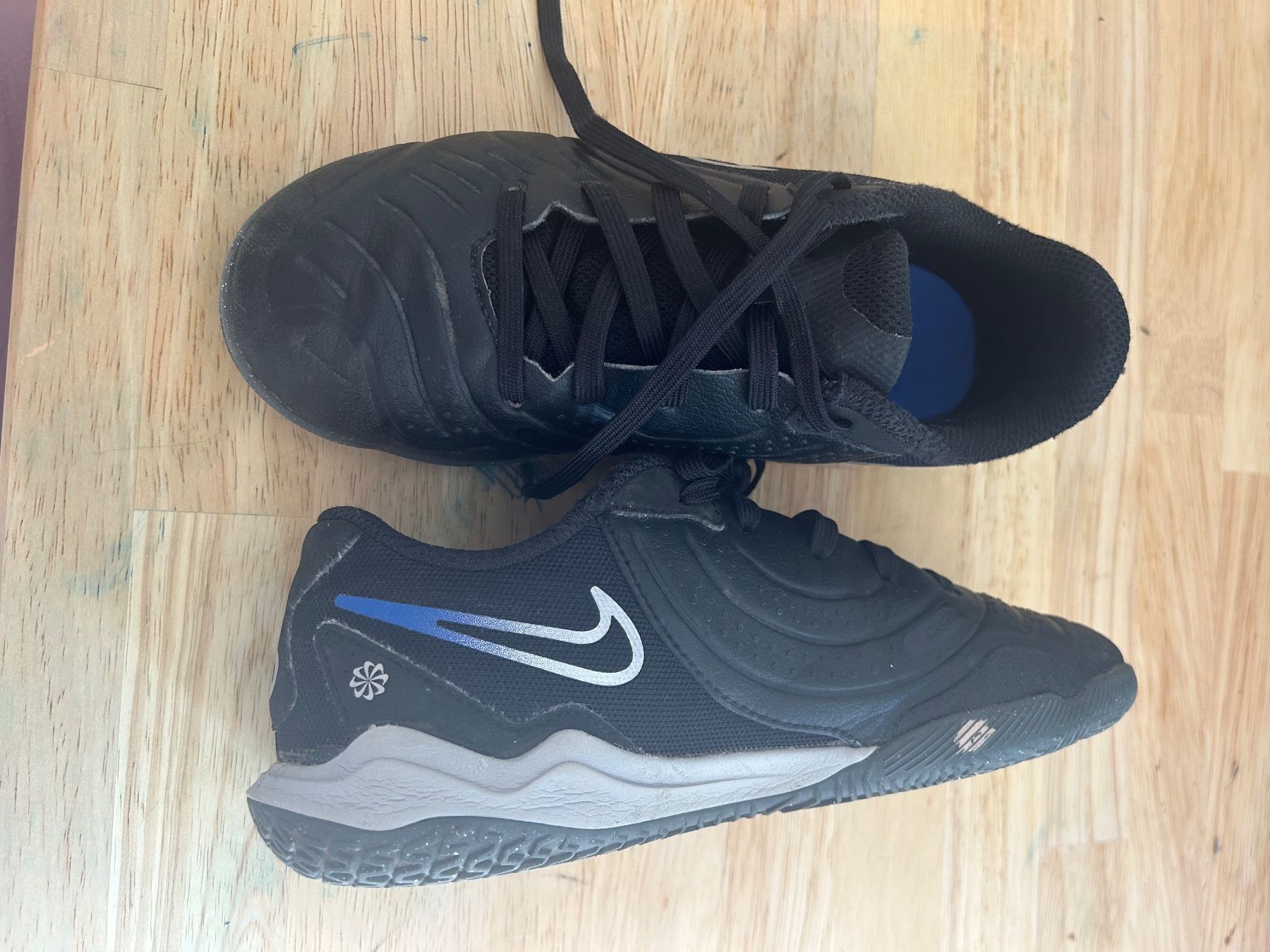 Scarpe per ragazzi: Chaussures gym nike – Usato da La Neuveville venduto da Almandina 1