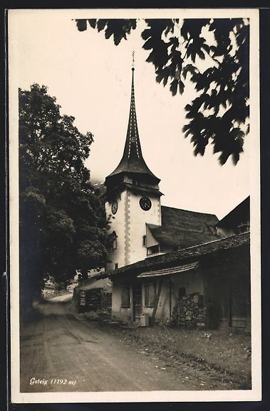 Cartoline postali: AK Gsteig, Strassenpartie mit Kapelle – Usato da Berlin venduto da bartko-reher