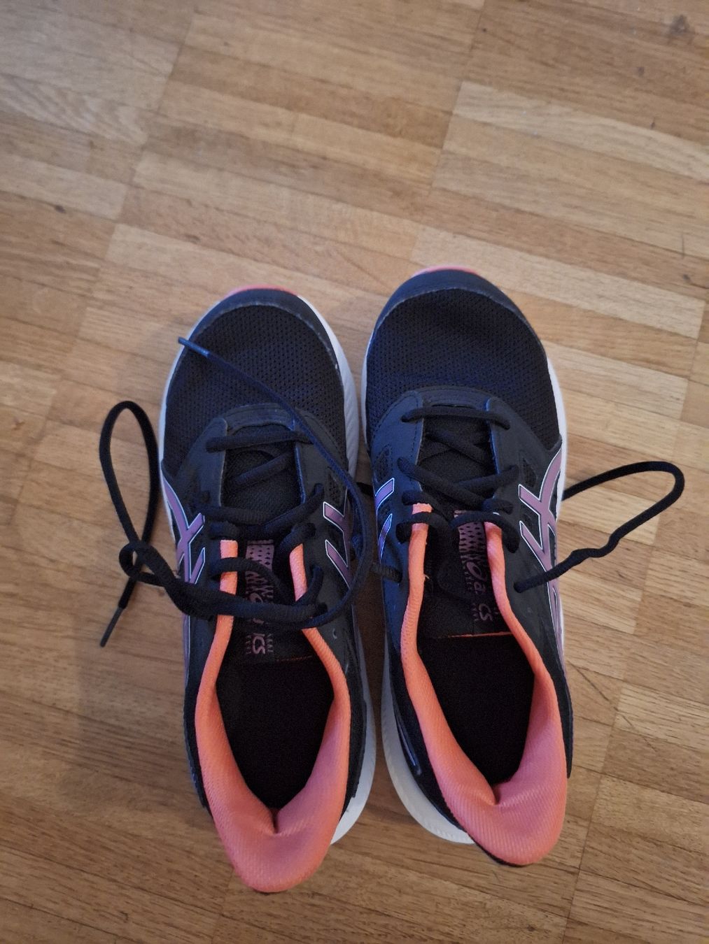 Asics Schuhe für Mädchen: Asics Laufschuhe Grösse 37 – Gebraucht aus Riehen von Mamestra