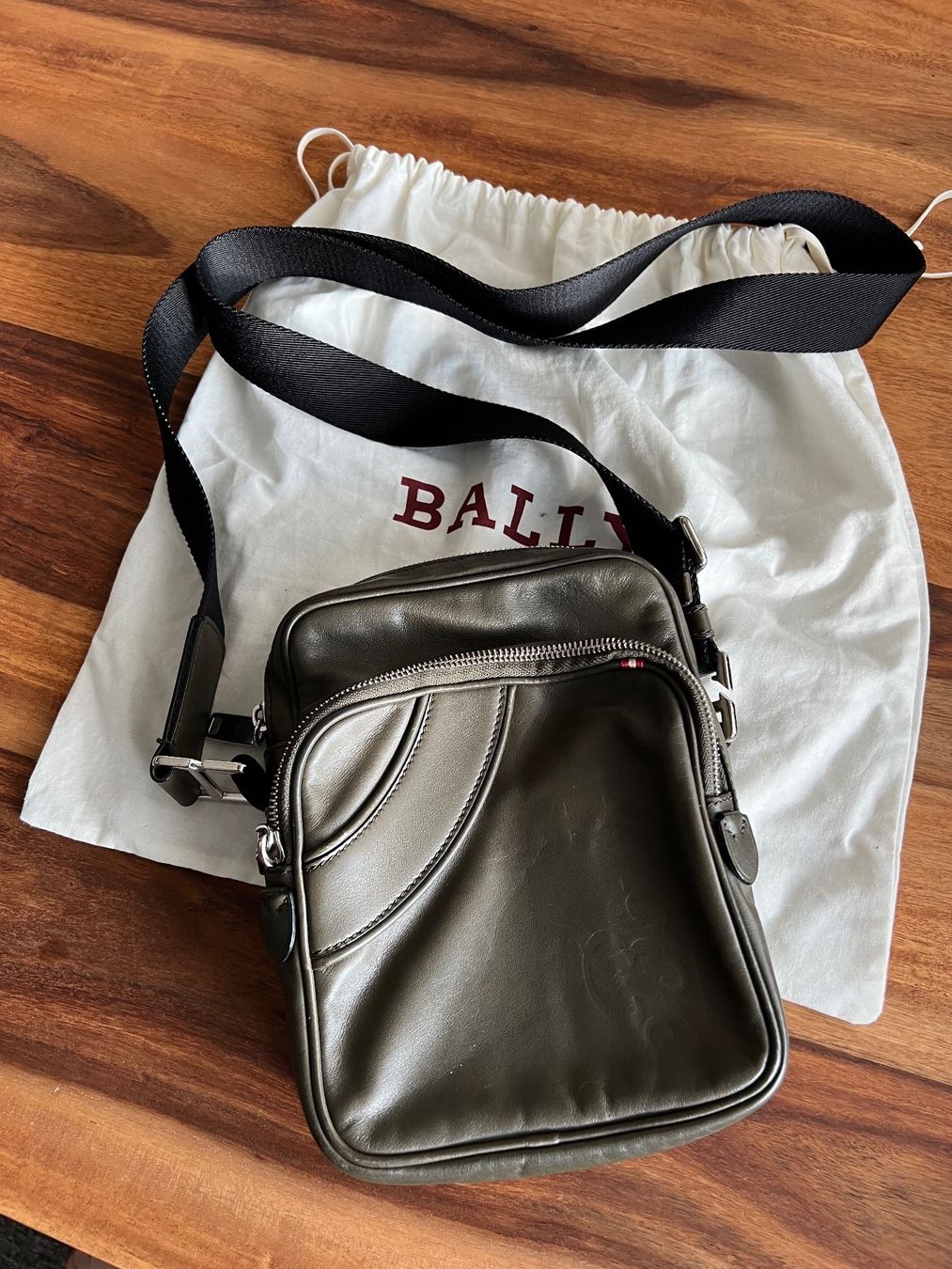 Bally Borse: BALLY Leder messenger bag – Usato da Füllinsdorf venduto da Maric0