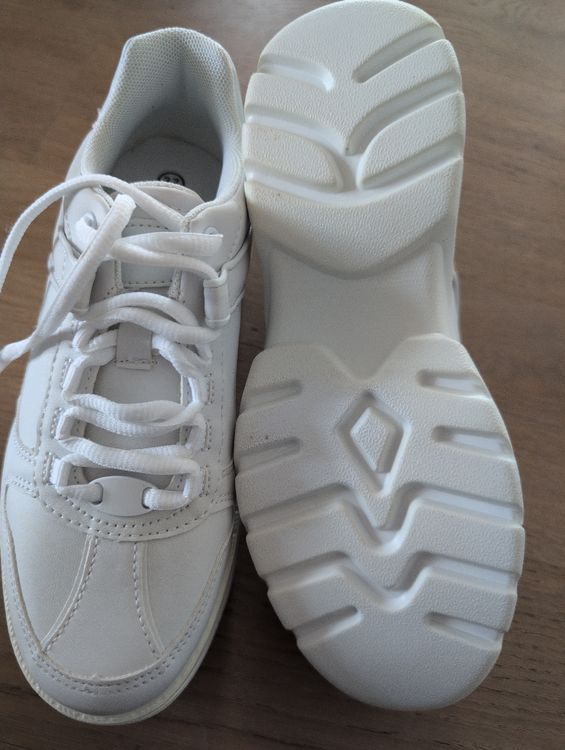 Chaussures femmes: NEU VENICE Plateau Sneaker Gr. 37 Weiss – Neuf avec emballage d'origine à Uster par Mooreas 2