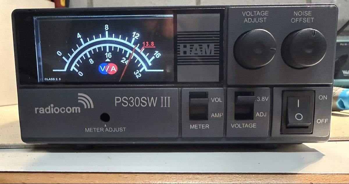 Radiocomunicazione: Netzteil Radiocom PS-30SW III 30A. – Usato da Zuzwil SG venduto da Stepwolf