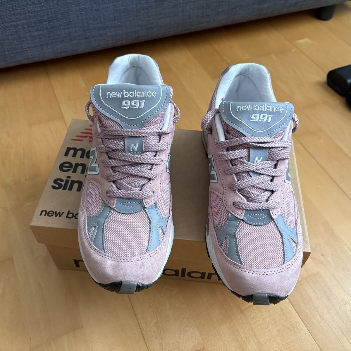 New Balance Scarpe da uomo: New Balance 991 pink – Usato da Wallisellen venduto da ntroulis80
