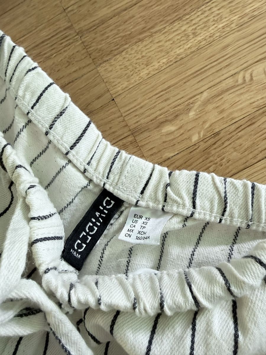 H&M Pantaloni: Pantalon été  – Usato da Monthey venduto da sen_6ckr 2