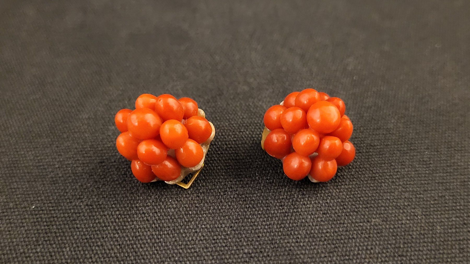 Boucles d'oreille: Korallen-Ohrclips – D'occasion à Basel par spinne02