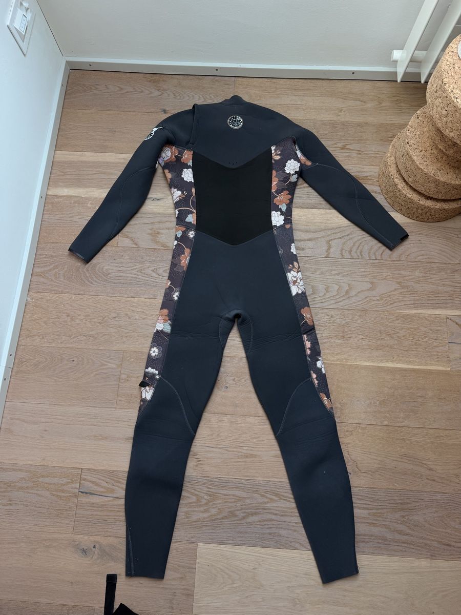 Rip Curl Completi & Tailleur: Wetsuit Rip Curl 4/3mm, size 10 – Usato da Frauenfeld venduto da Tendi.01 3