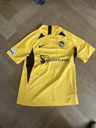 Maillot YB Young Boys 2018-19 AEBISCHER taille L 45 caractèr