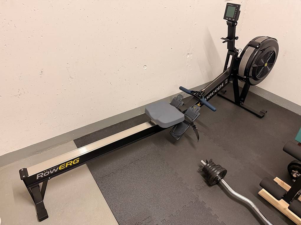 Concept 2 Hometrainer: Concept2 Rudergerät RowERG PM5 Motor, Standardhöhe – Usato da Zürich venduto da Knoedelwumms
