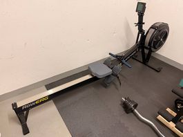 Concept2 Rudergerät RowERG PM5 Motor, Standardhöhe