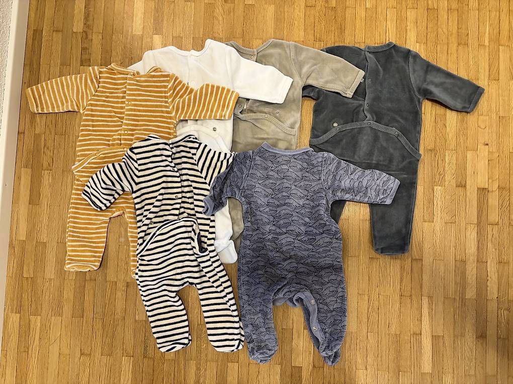 Pyjamas & Ähnliches: 6 Samt Strampler / Schlafanzüge Vertbaudet Größe 60 cm – Gebraucht aus Zürich von natalson 1