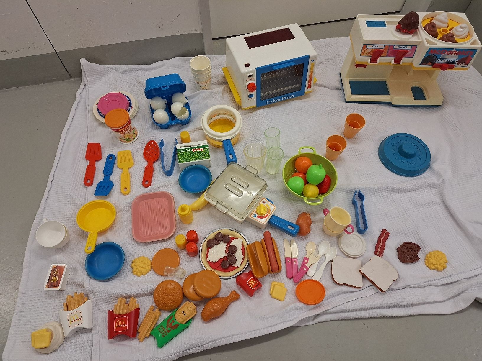 Fisher-Price Spielzeuge: Fisher Price Küche – Gebraucht aus Dällikon von Sonnenblume-111 8