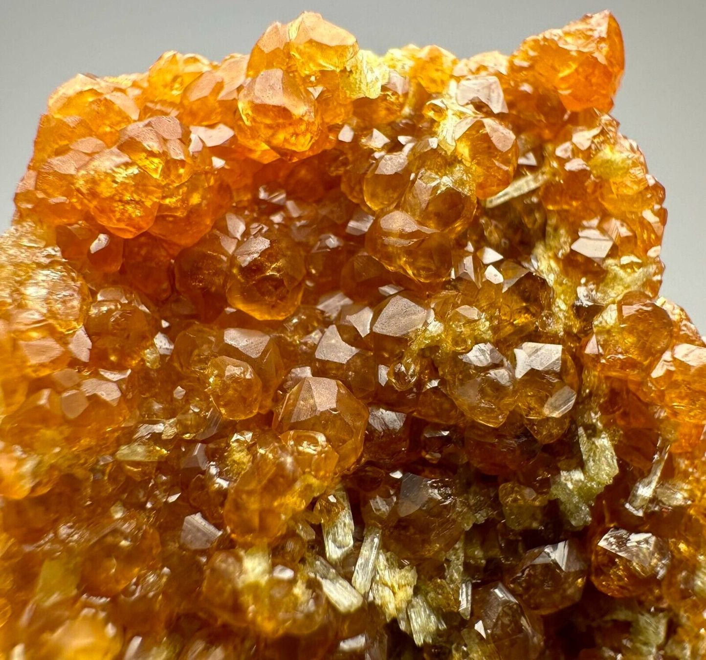 Minerali & Pietre curative: Hessonite , Zermatt-Saas Fee region, Valais – Usato da Figino venduto da minshop