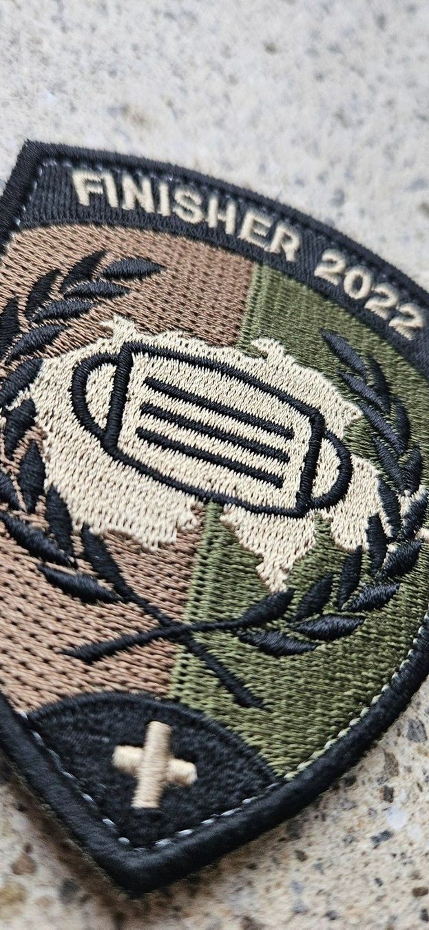 Schweizer Armee Placchette & Badge: *** Badge Finisher 2022 mit klett *** – Nuovo e nell'imballaggio originale da Riedholz venduto da fr_sIruP 1