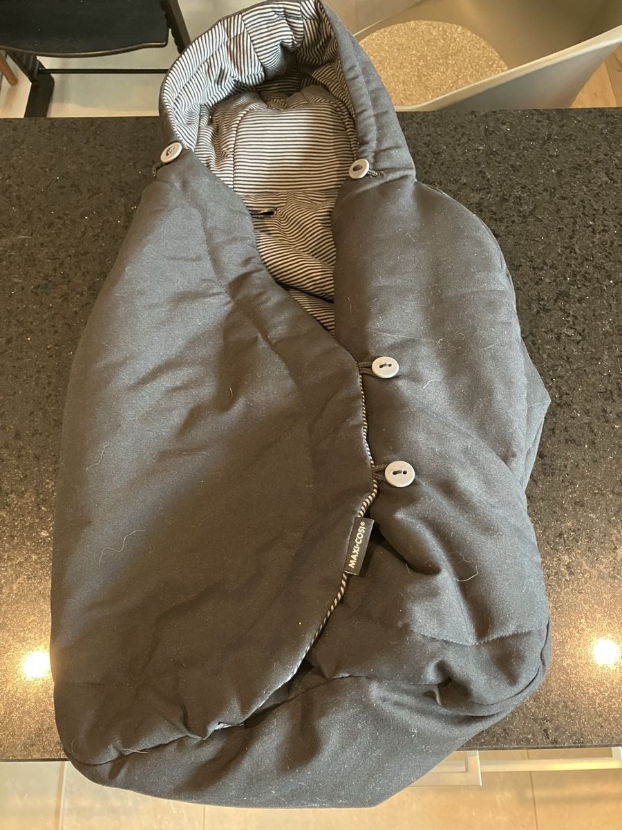 Maxi-Cosi Sacchi a pelo: Maxi-Cosi Fusssack Winter Schwarz – Usato da Nassenwil venduto da Coach86