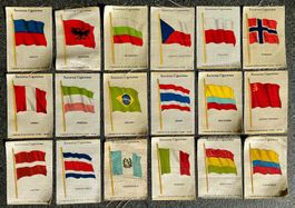 1934 - 18 NATIONAL FLAGS Seide Sammelbilder aus England
