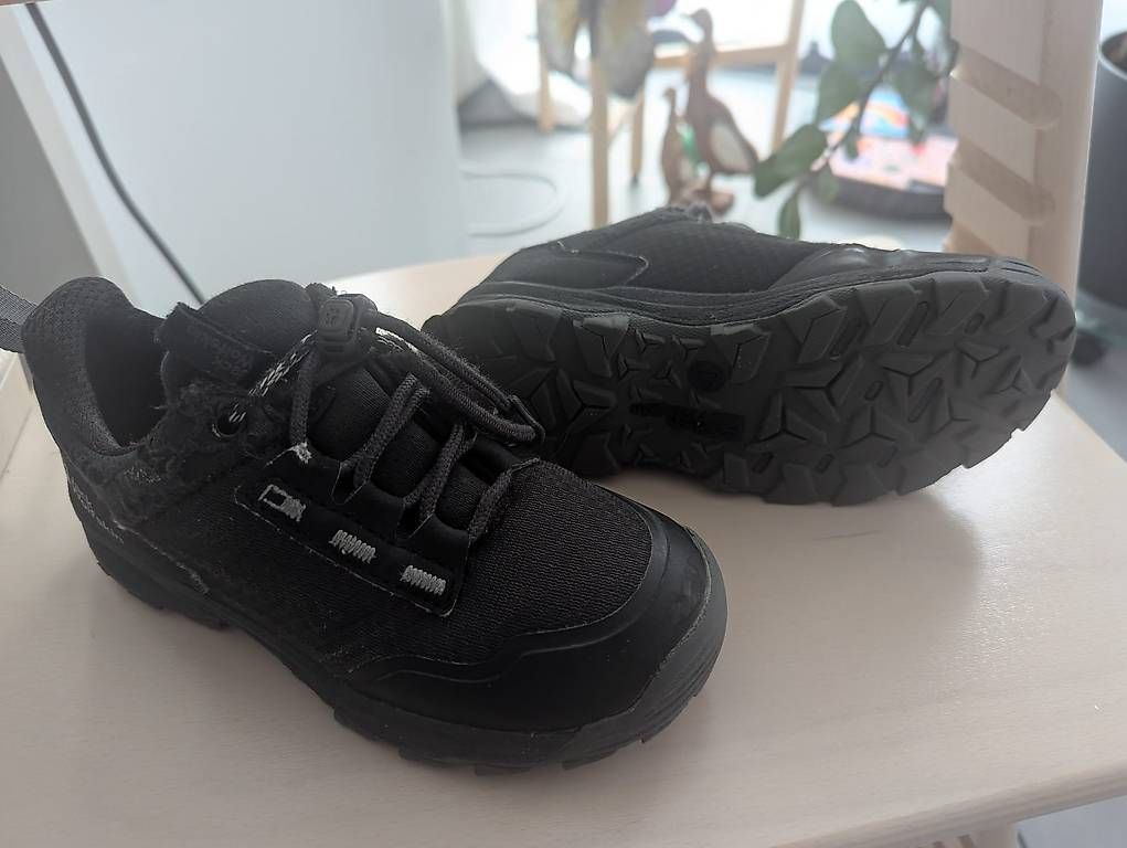 Schuhe für Jungen: Shoes size 30 – Gebraucht aus Ponte Capriasca von Julie014 1