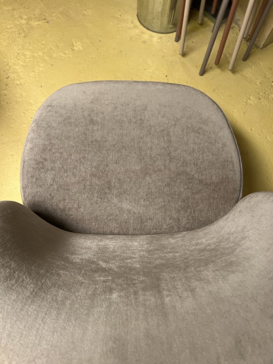 Gubi Poltrone: BEETLE Lounge Chair GUBI – Usato da Zürich venduto da sveneli 2