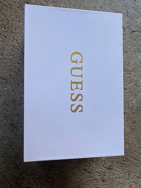 Damenschuhe: Neue Guess Sneaker – Neu und originalverpackt aus Wohlen AG von Floflo200 4