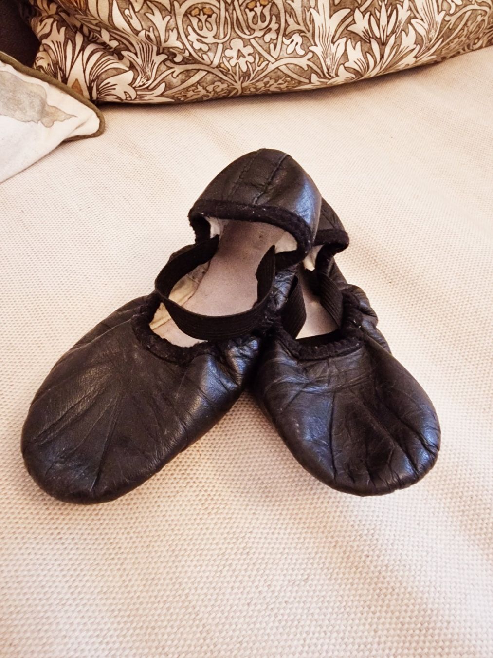 Bloch Chaussures garçon: Ballettschuhe schwarzes Leder Gr. 1C/33 – D'occasion à Zürich par Pemberleys