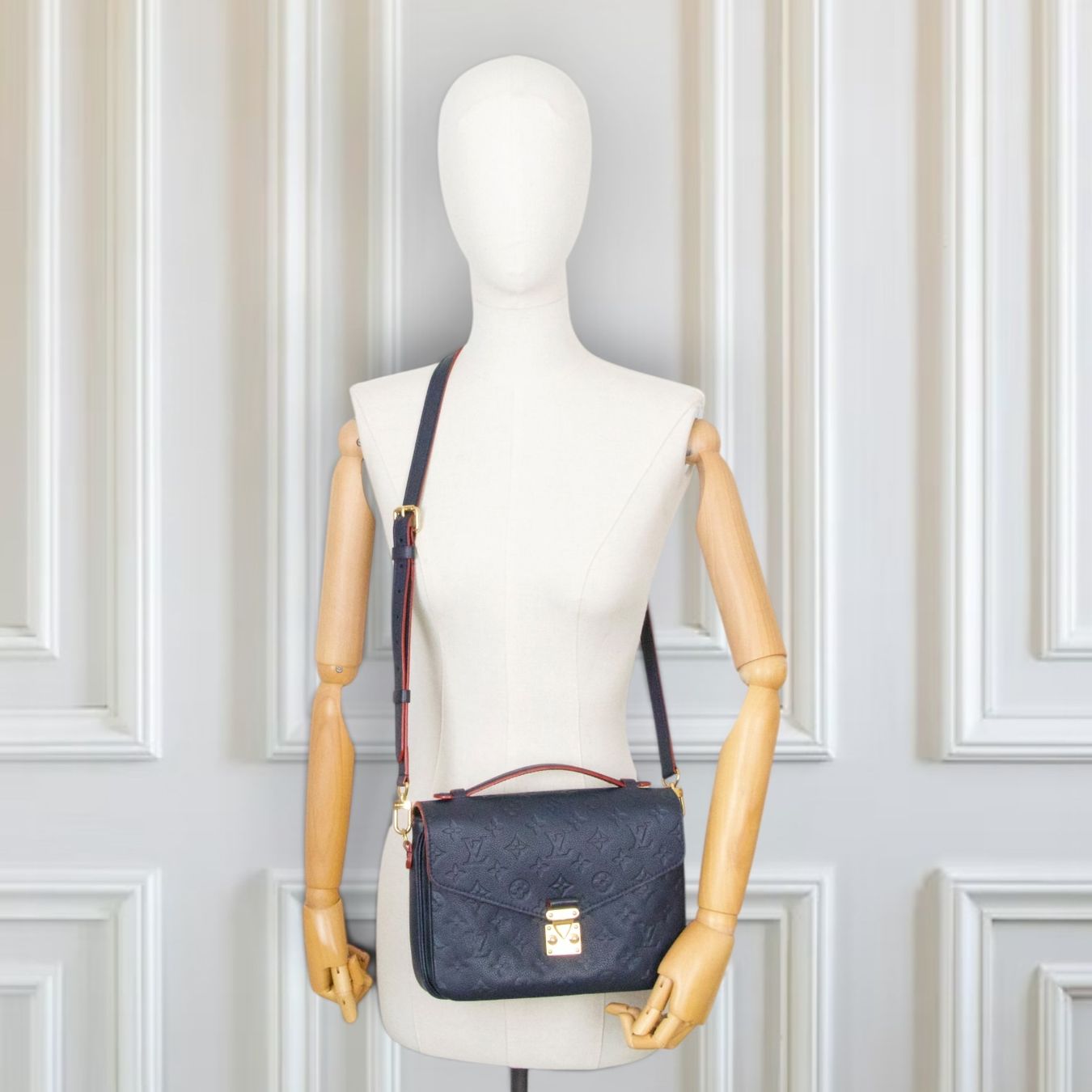 Louis Vuitton Borse da donna: Louis Vuitton Pochette Métis empreinte blau – Usato da Binningen venduto da Designerlabels 1