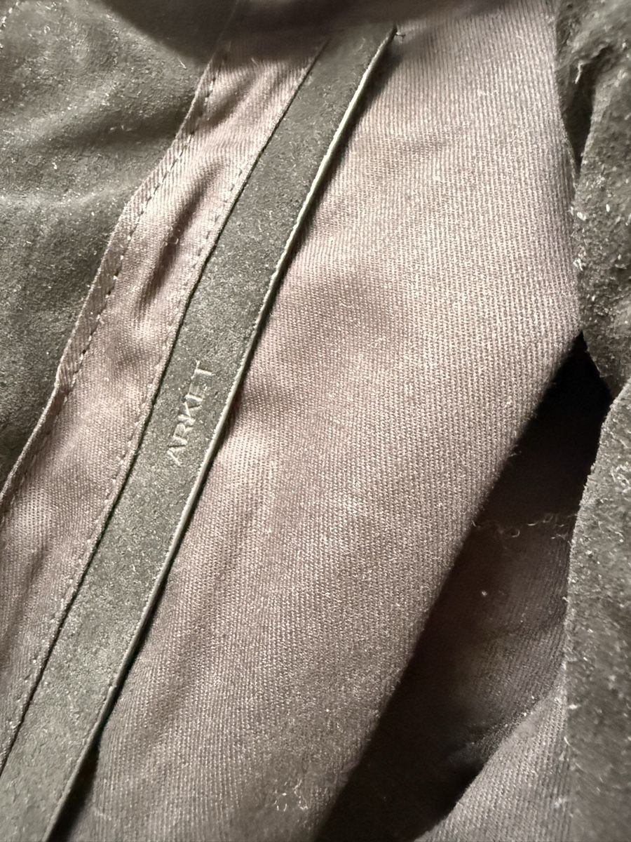 Arket Sacs: Arket Suede Pouch Bag  – Neuf (Voir description) à Uerikon par kpr_t5k2 2