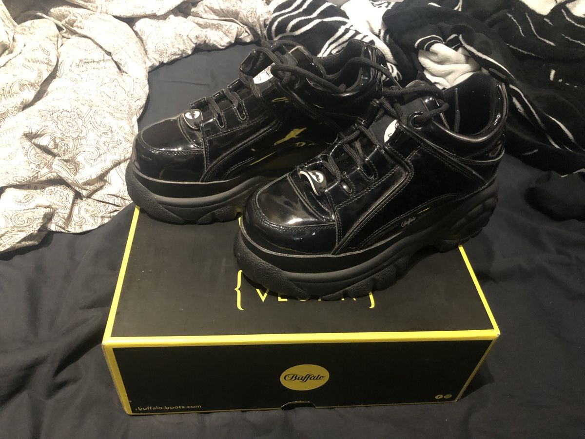Buffalo Damenschuhe: Black Buffalo Platform Sneakers EU 38 – Neu (gemäss Beschreibung) aus Wangen ZH von LilithAdriana