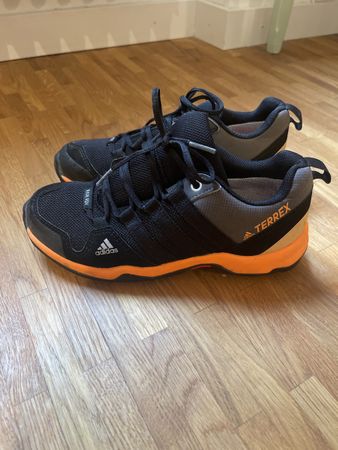 Adidas Trekking Schuh wasserdicht grösse 35
