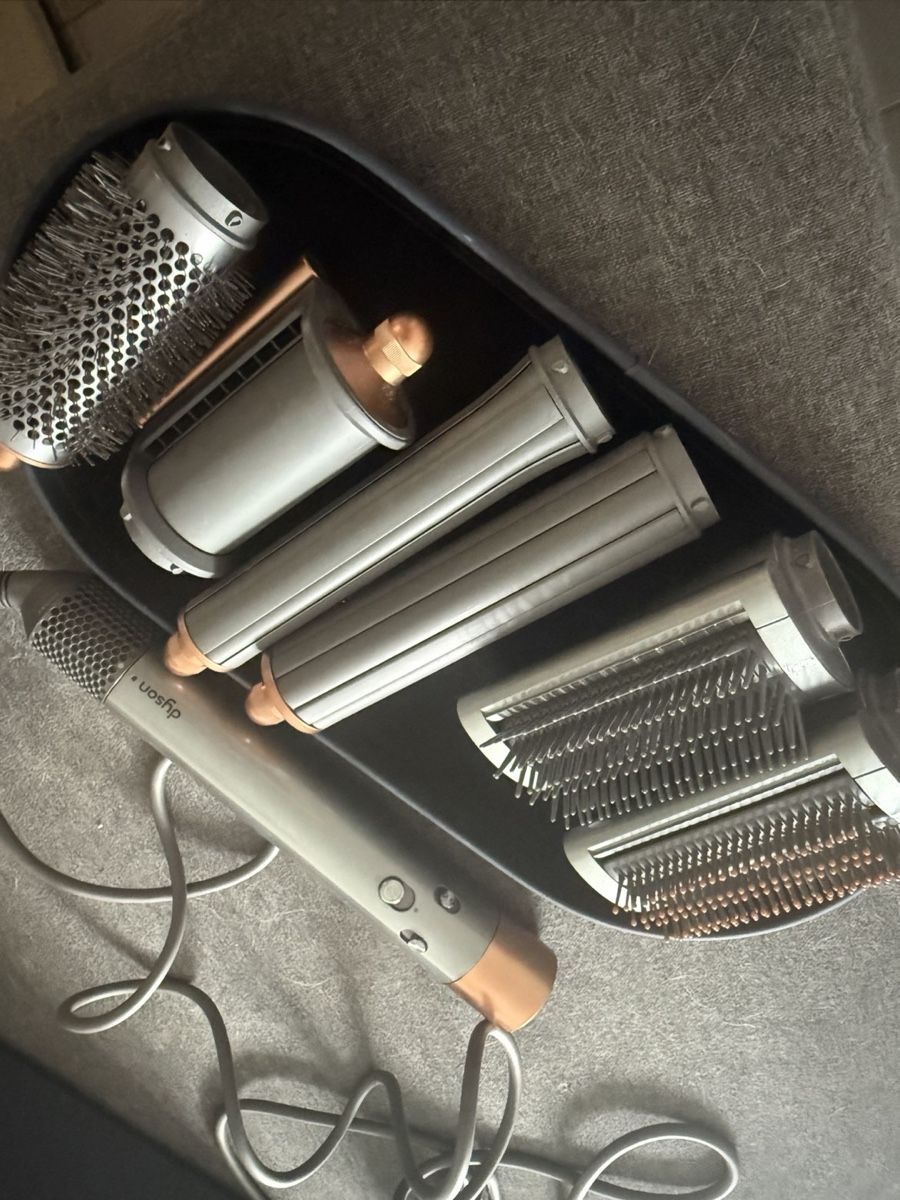 Dyson Asciugacapelli: Dyson airwrap avec coffret et accessoires  – Usato da Yverdon-les-Bains venduto da ame_7f2x 1