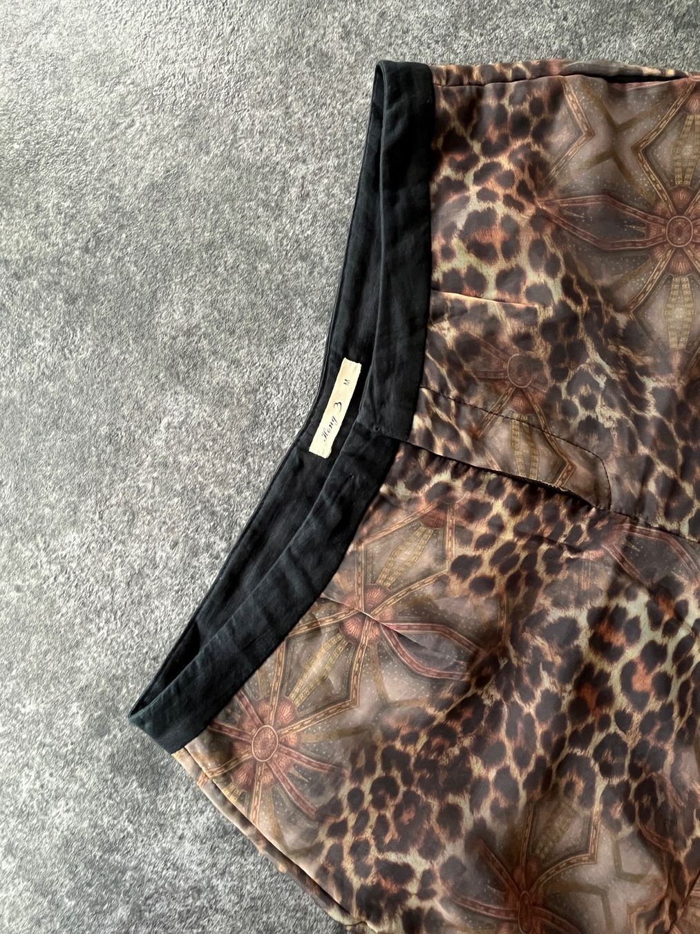 Pantaloni: HONG 3 Damen Shorts - Größe M – Usato da Kilchberg ZH venduto da Simlife 1