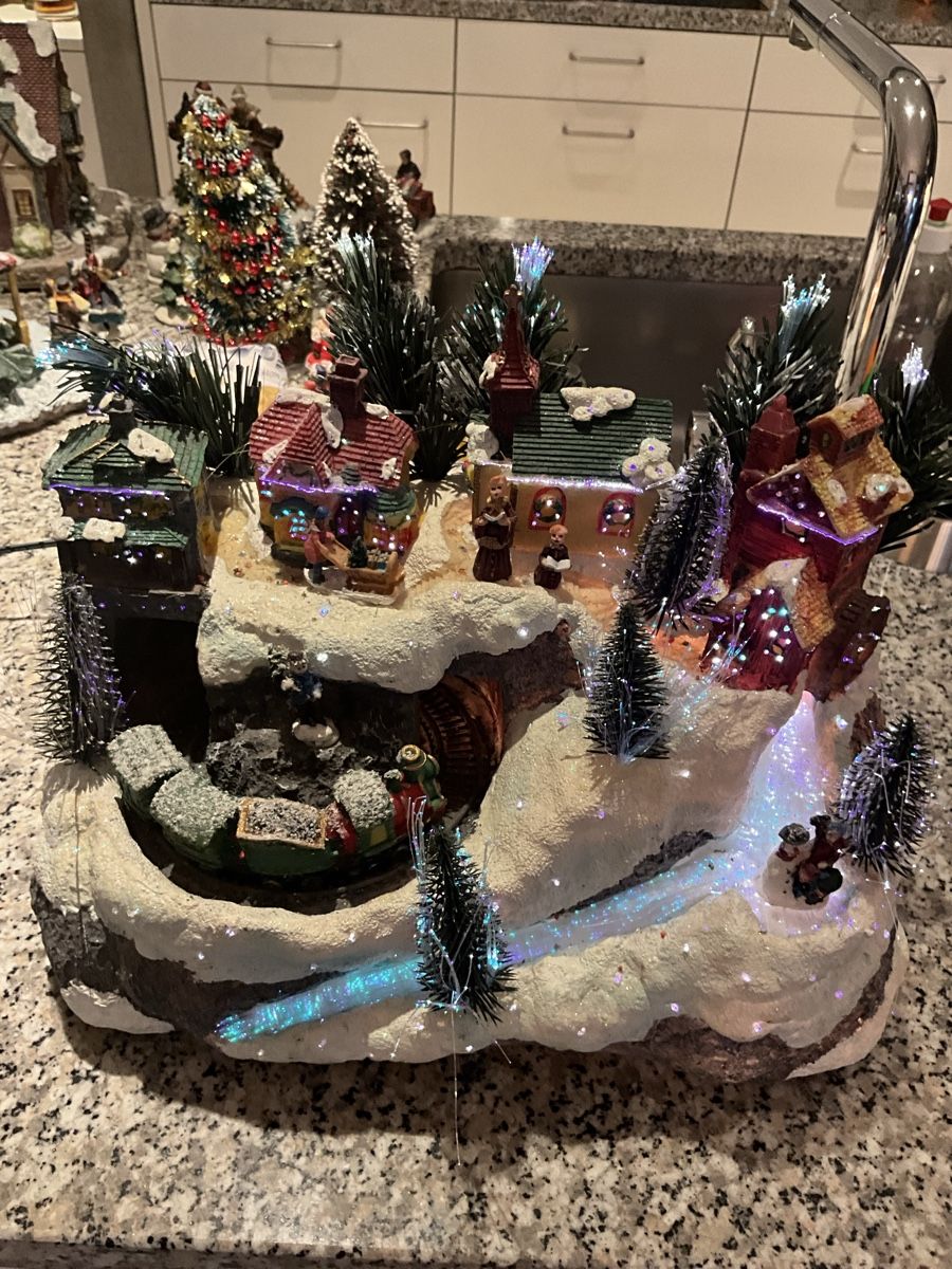 Weihnachten Deko Village mit Zug und LED (Gebraucht) in Oberglatt ZH ...