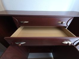 Kommode mit Spiegeltüren und Schubladen