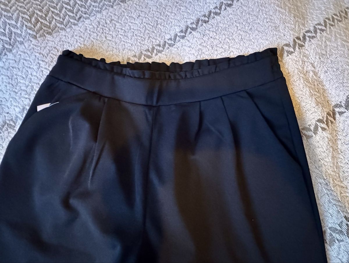 Hosen: Pantalon noir élégant avec taille élastique - Taille 40 – Gebraucht aus Lausanne von Flomag