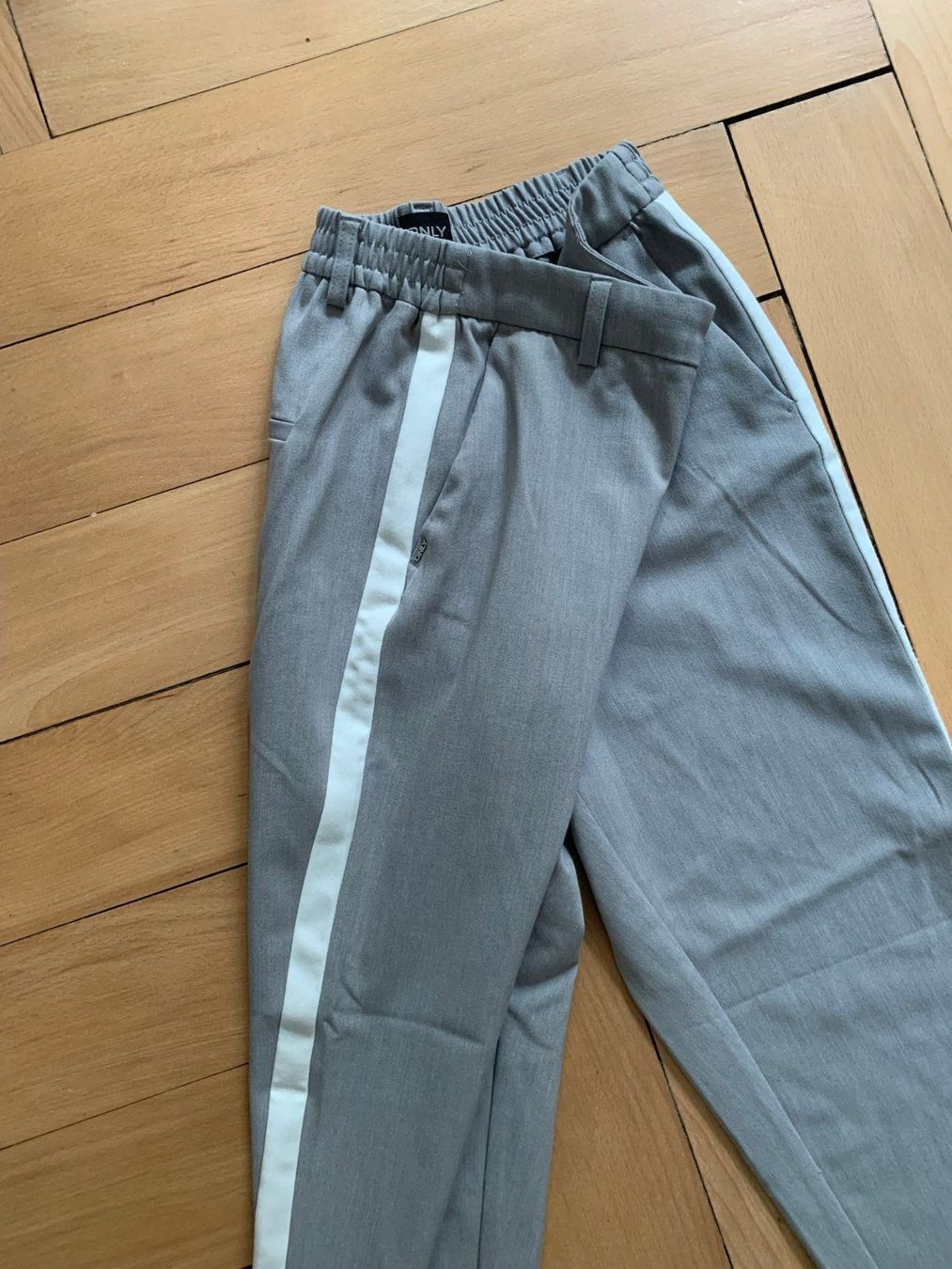Only Pantalons: ONLY - Hose hellgrau S – D'occasion à Zürich par Diazaio 2