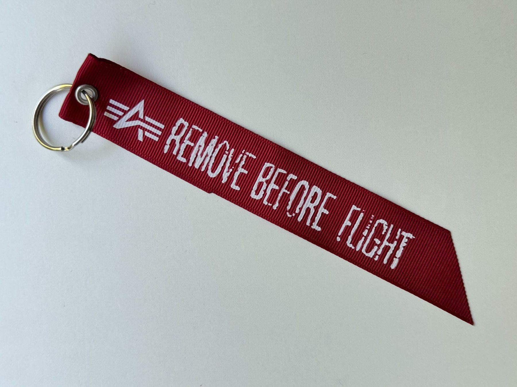 Schlüsselanhänger & - bänder: Ruban Remove Before Flight – Alpha Industries U.S.A. – Neu (gemäss Beschreibung) aus Genève von Reveur