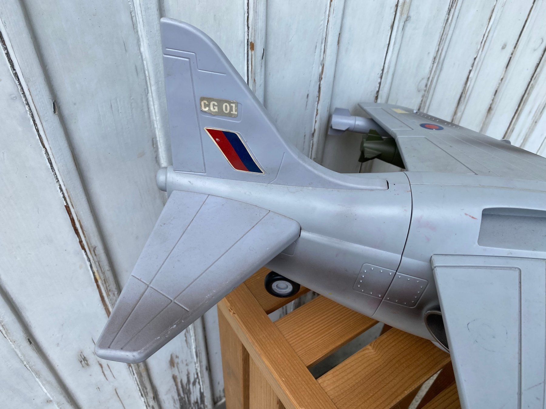 Kit di modellismo & Modellini statici: China Modllflugzeug Kampfbomber – Usato da Zürich venduto da Pyramid1 1