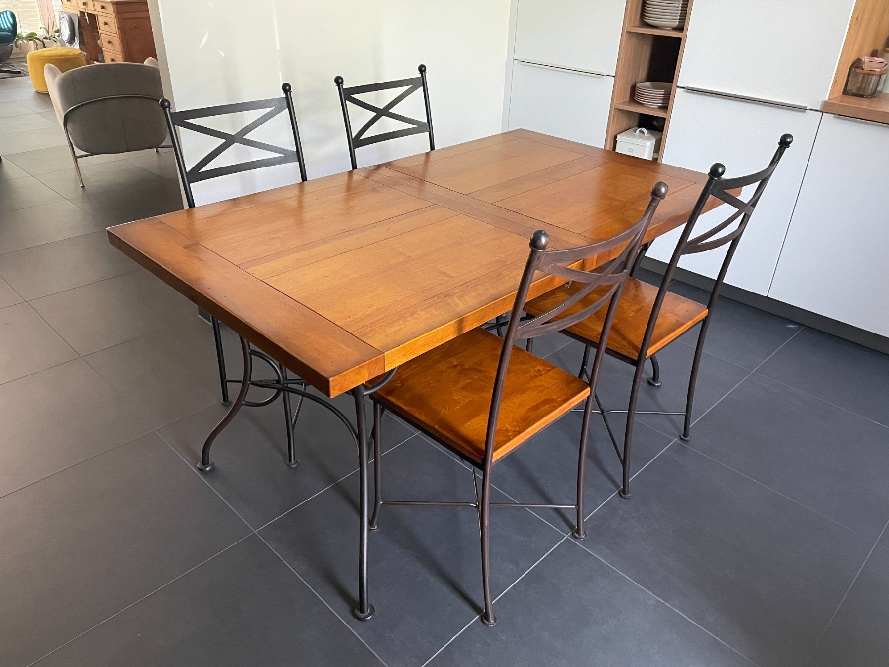 Set di tavolo e panche: Table de salle à manger avec chaises – Usato da Onex venduto da lul_wjz2