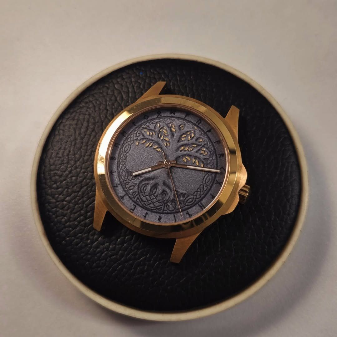 Orologi: Montre "Yggdrasil" – Usato da Delémont venduto da Guerd.Art