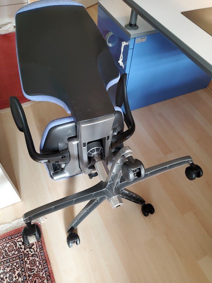 Lista Scrivanie: Lista Schreibtisch mit Korpus & Bürostuhl Giroflex – Usato da Zürich venduto da dalia89 3
