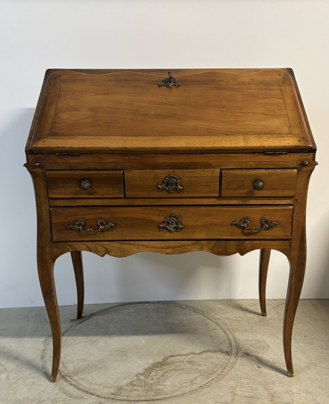 Scrivanie: Sekretät im Louis-XV-Stil – Usato da Luzern venduto da CAZS_Luzern