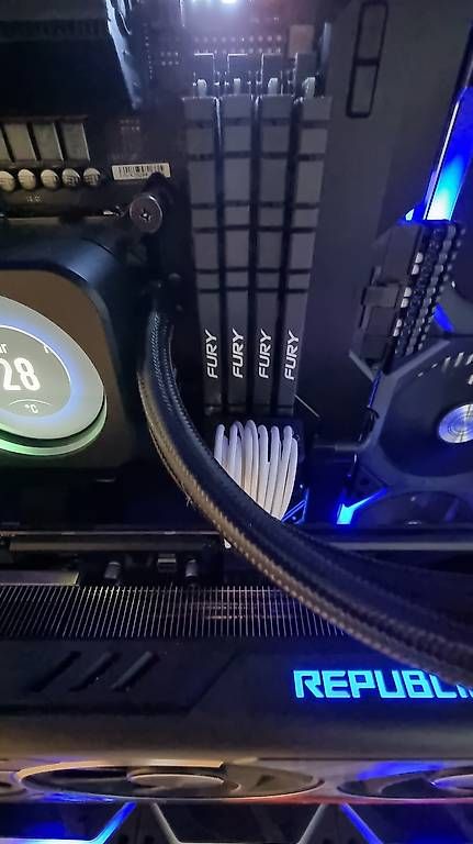 PC: RTX4090 GAMING PC 3TB – Usato da Unterengstringen venduto da Baldyman 2