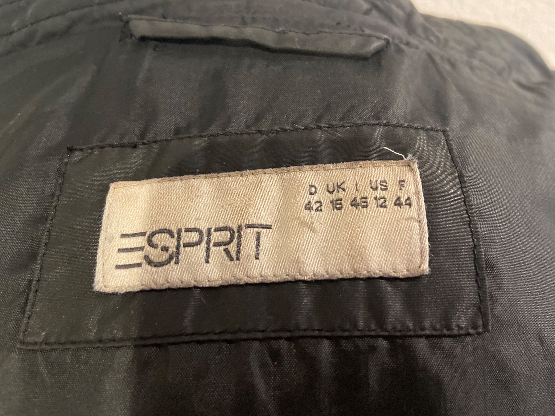 Esprit Giacche: Schwarze Esprit Winterjacke Grösse 42 – Usato da Ermatingen venduto da Speiki2 5