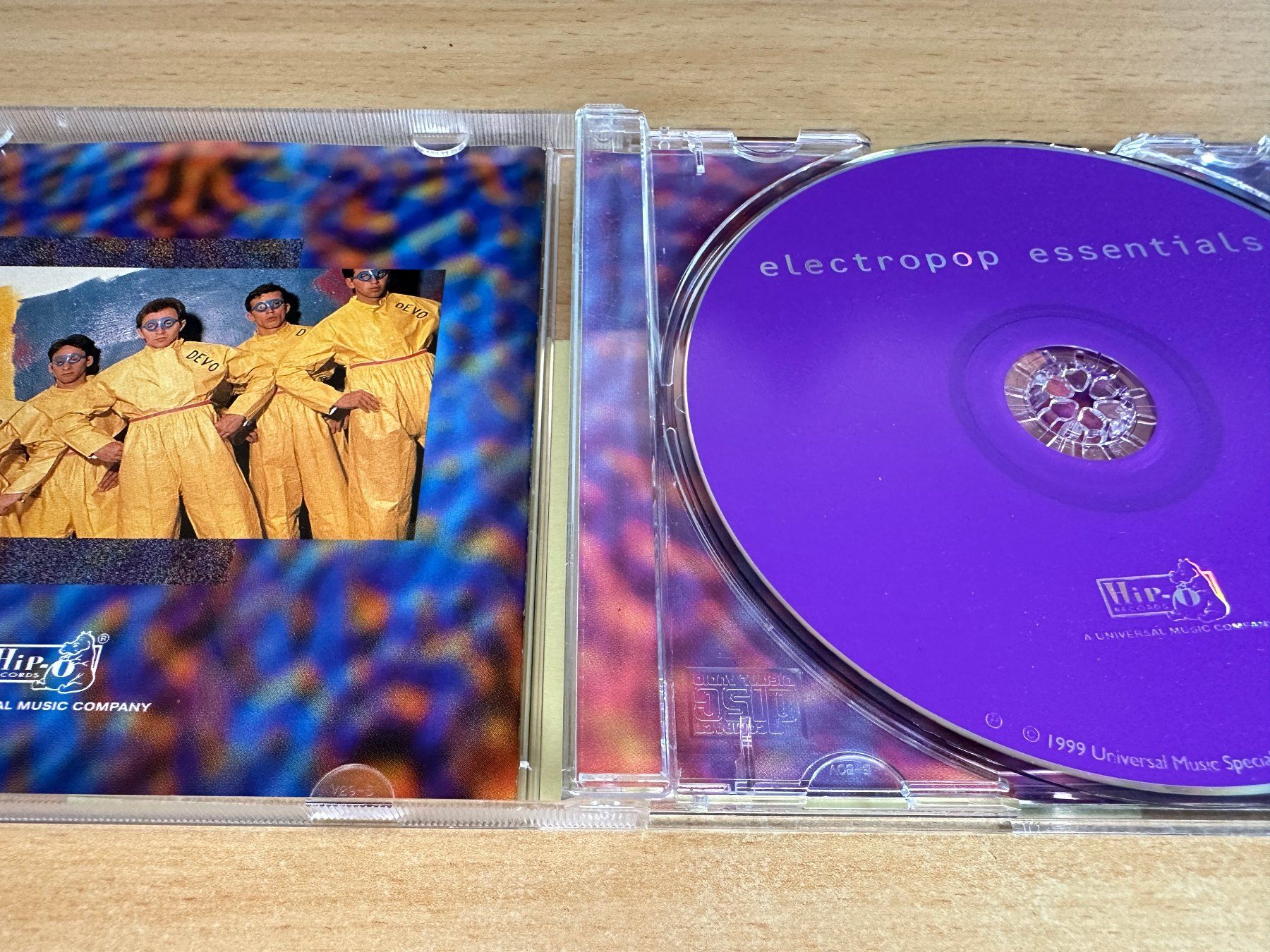 CD: Various – Electropop Essentials – Usato da Rikon im Tösstal venduto da Alpenmutz 2