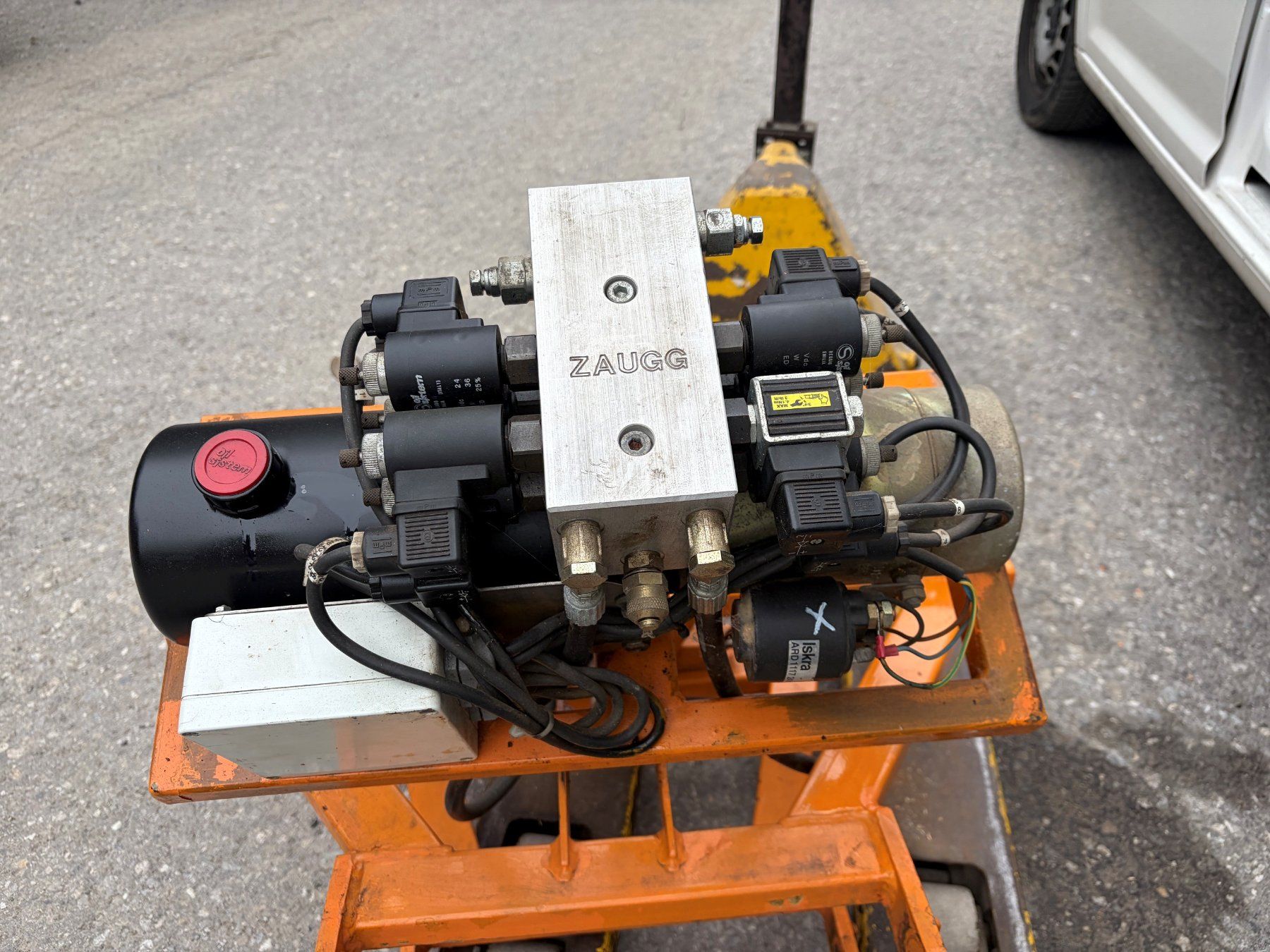 Zaugg Tutte le macchine: Zaugg elektro hydraulische Einheit – Usato da Adelboden venduto da allroundgarage 3