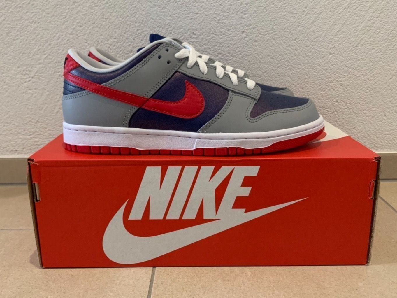 Nike Scarpe da uomo: Nike Samba Silver Dunks – Nuovo e nell'imballaggio originale da Kaltbrunn venduto da LuxShop